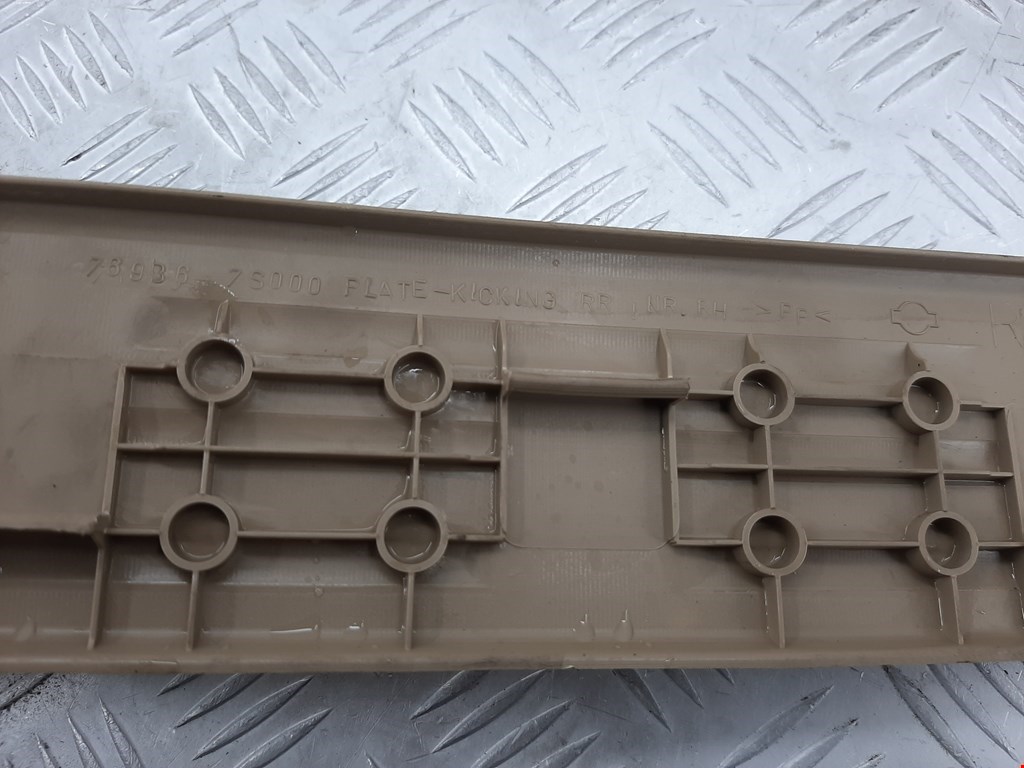 Накладка порога (внутренняя) NISSAN Armada 2003-2016