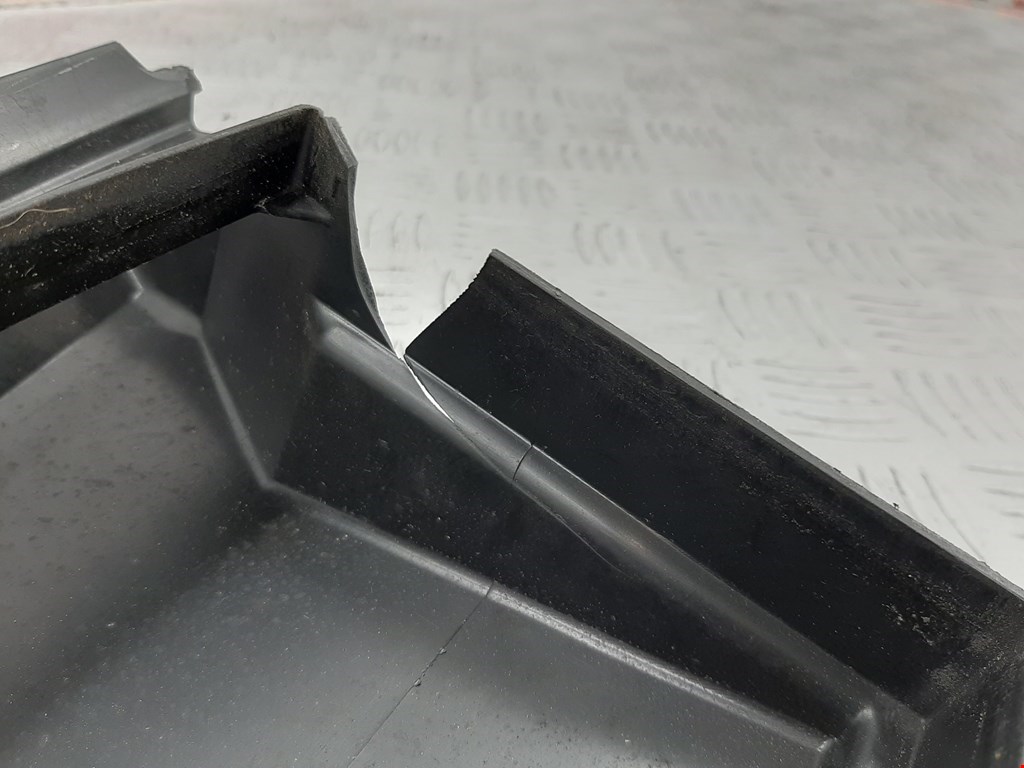 Корпус салонного фильтра BMW 3er E90/E91 2005-2012