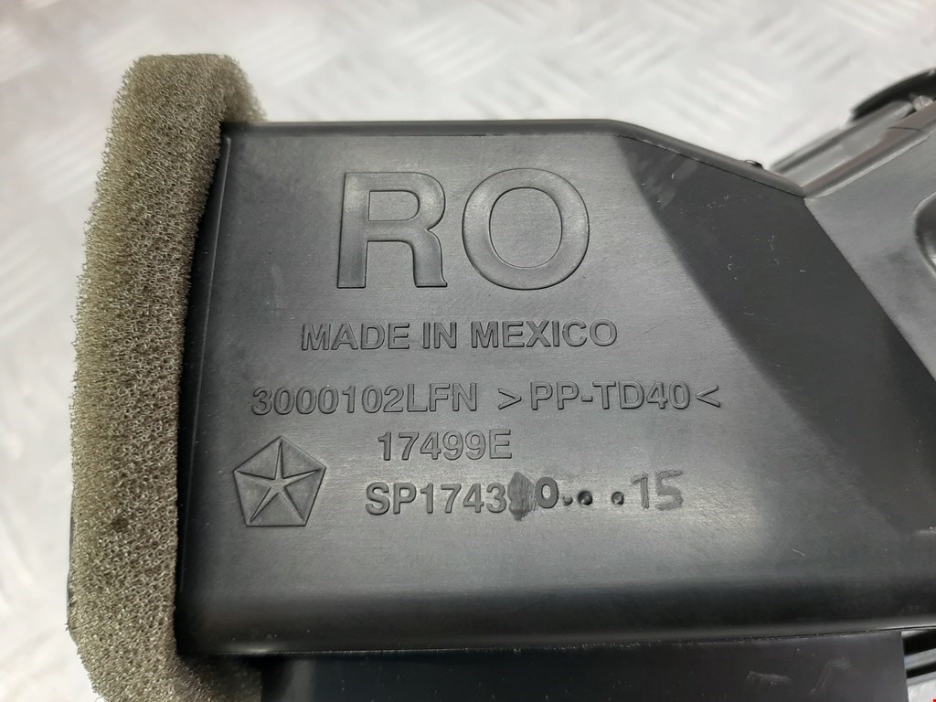 Дефлектор воздушный DODGE Journey 2008-2020