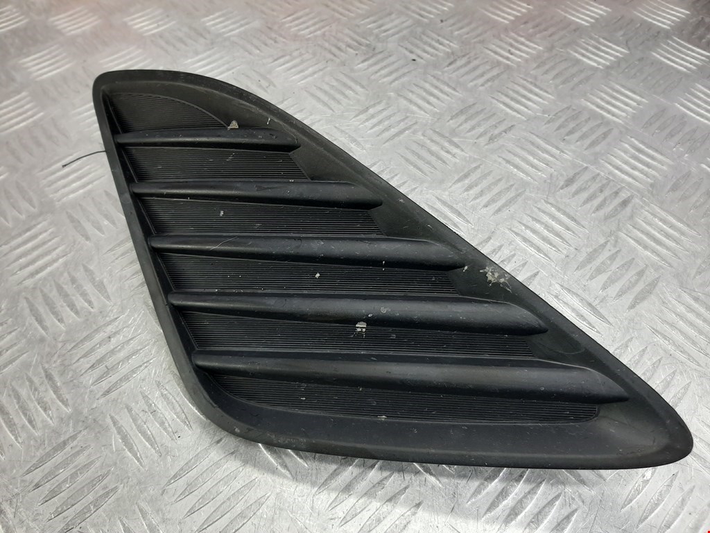 Решетка (заглушка) в бампер правая Toyota Camry (XV50) (2011-2014)