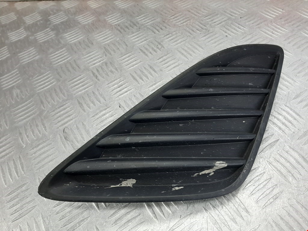 Решетка (заглушка) в бампер левая Toyota Camry (XV50) (2011-2014)