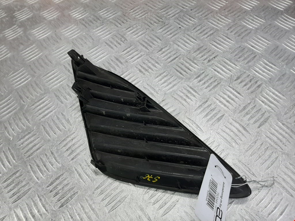 Решетка в бампер TOYOTA Camry XV50 2011-2018