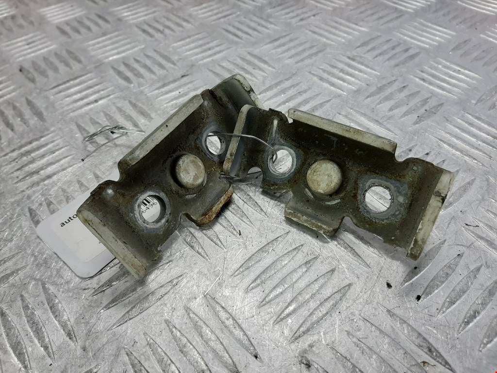 Петля крышки (двери) багажника Cadillac Escalade 2 (GMT800) (2001-2006)