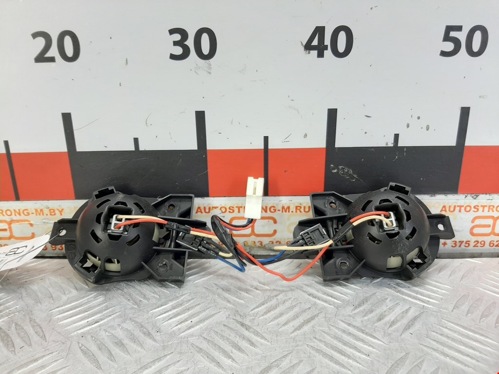 Плафон салонный (салона фонарь) NISSAN Armada 2003-2016