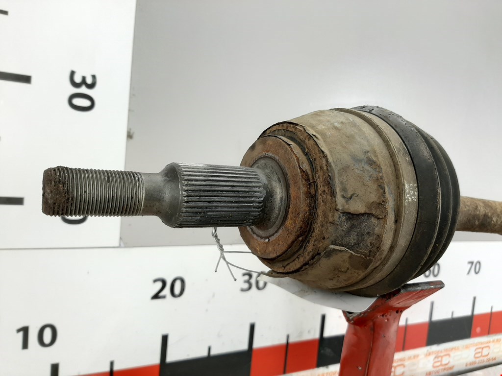 Полуось (привод, приводной вал) передняя правая VOLKSWAGEN Touareg 2002-2010