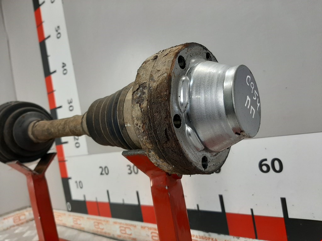 Полуось (привод, приводной вал) передняя правая VOLKSWAGEN Touareg 2002-2010