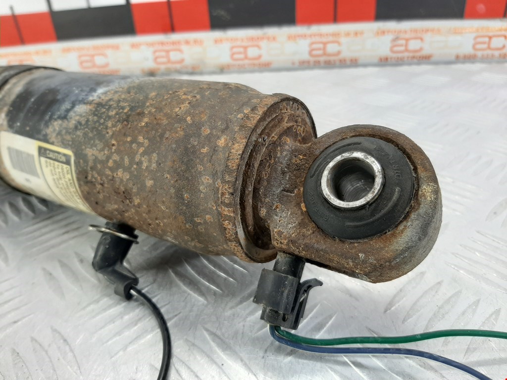 Амортизатор задний правый CADILLAC Escalade 2002-2006