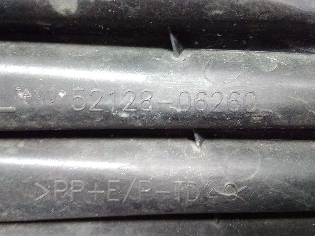 Решетка в бампер TOYOTA Camry XV50 2011-2018