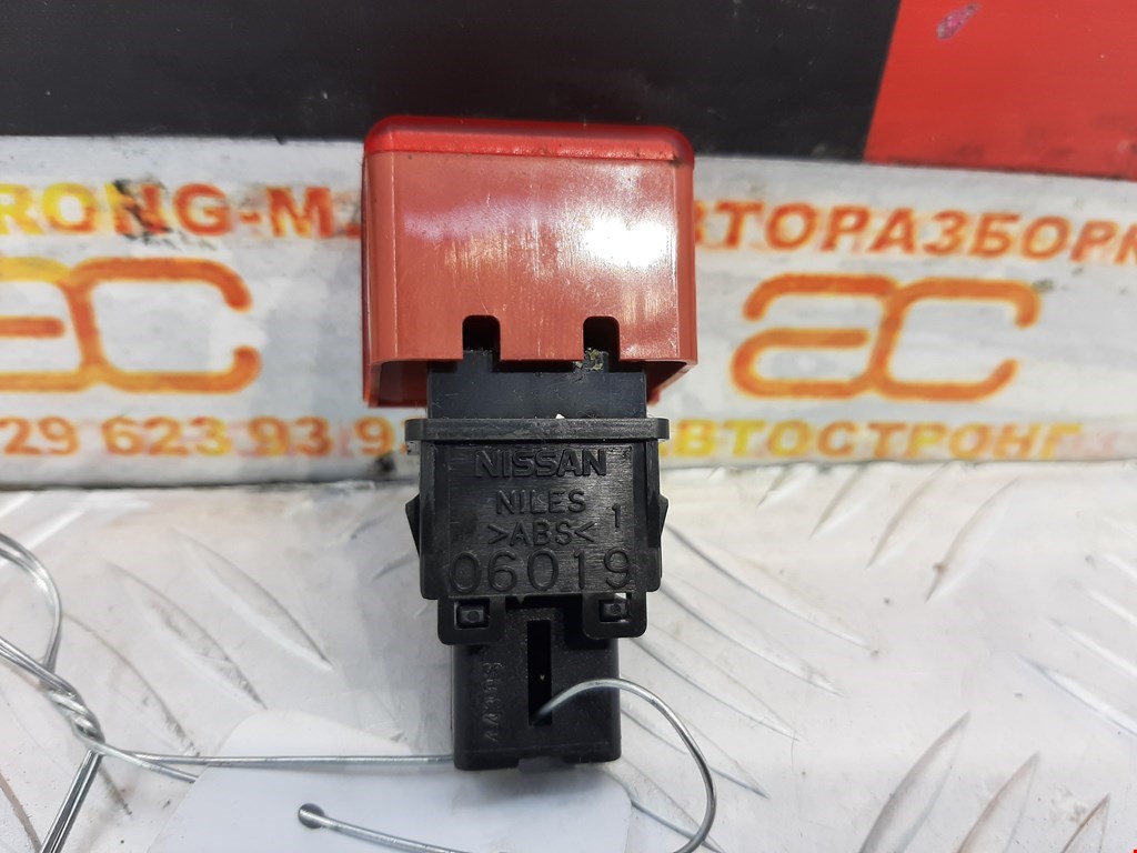 Кнопка аварийной сигнализации (аварийки) NISSAN Micra K12 2003-2010