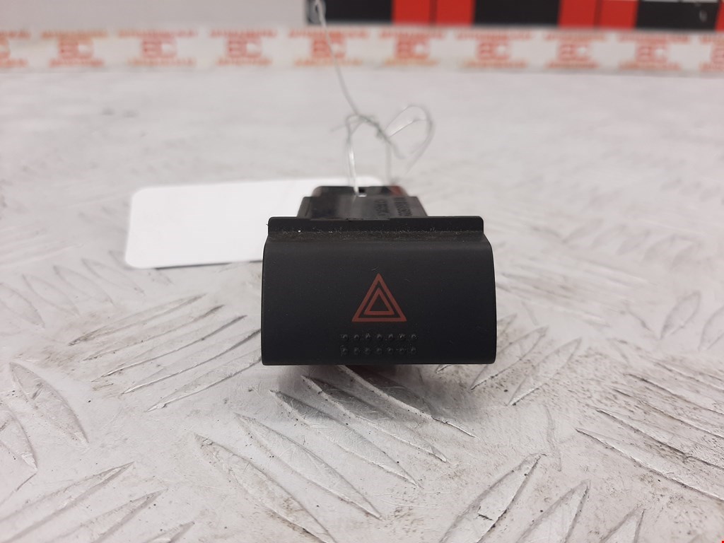 Кнопка аварийной сигнализации Toyota Avensis 1 (T220) (1997-2003)