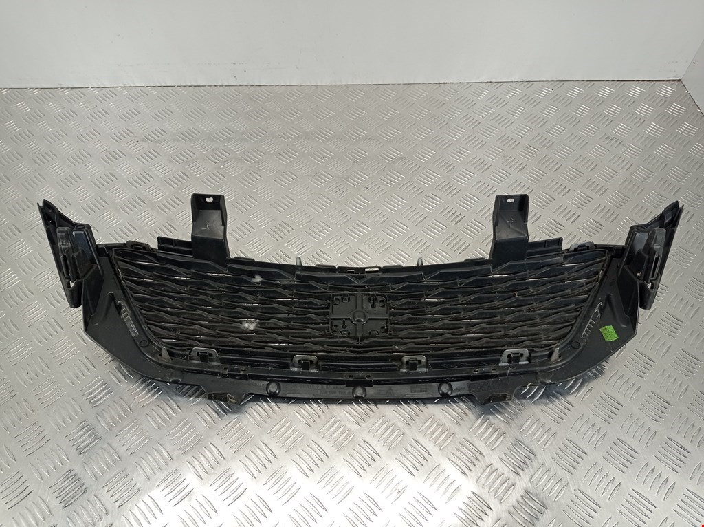 Решетка радиатора SEAT Toledo 2012-2019