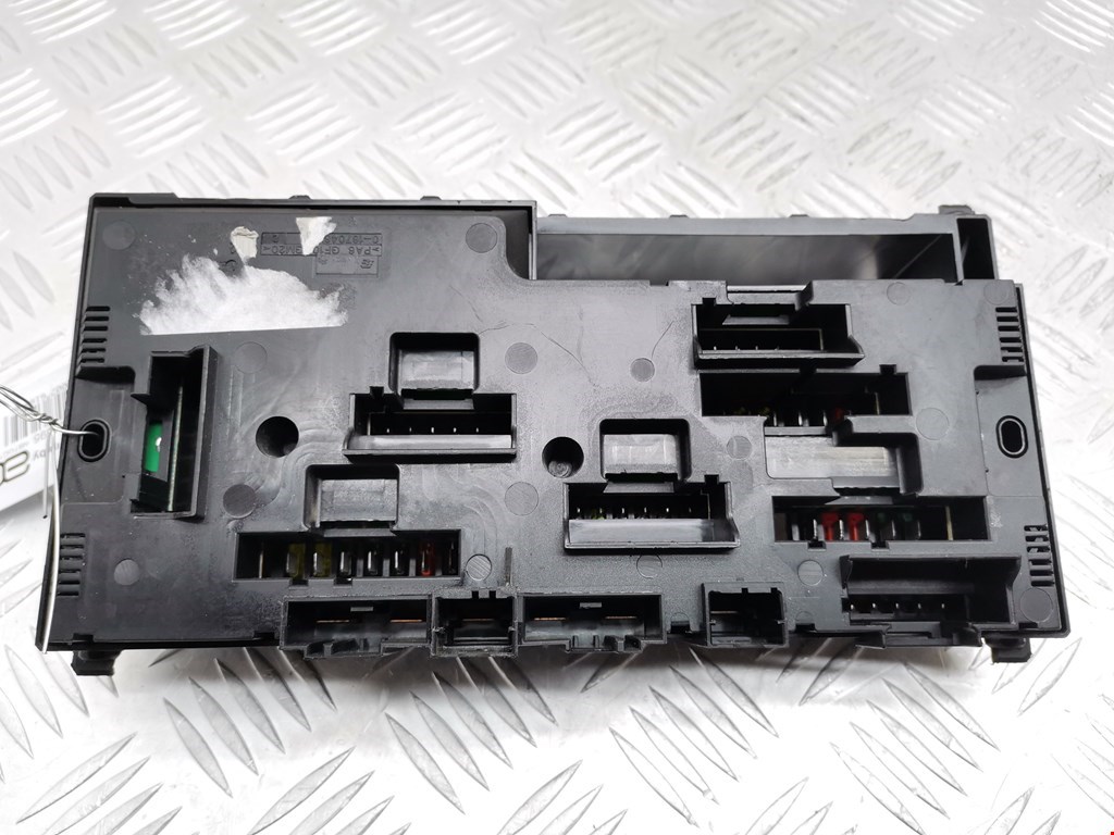 Датчик уровня в бачок омывателя BMW 5er 5 серия F10/F11/F07 2009-2017