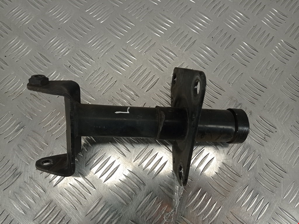 Отбойник бампера передний левый Volkswagen Passat 5 (1996-2000)