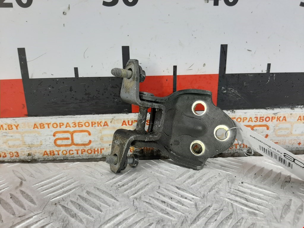 Петля двери передней правой Mitsubishi Galant 8 (1996-2006)