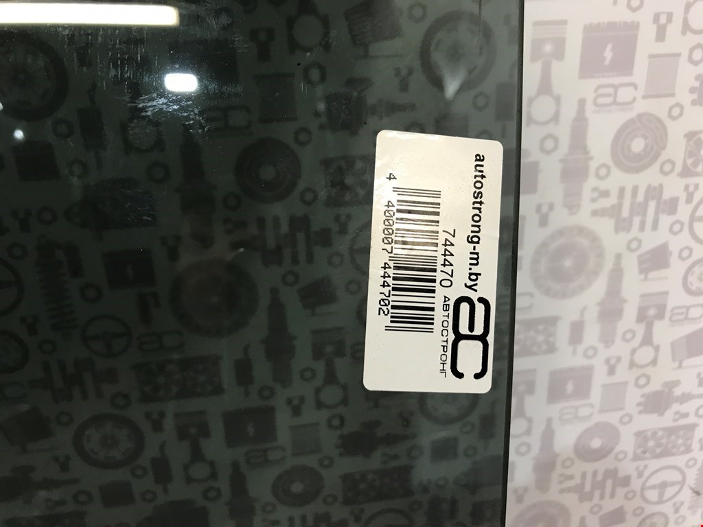 Стекло двери заднее левое PEUGEOT 208 2012-2019