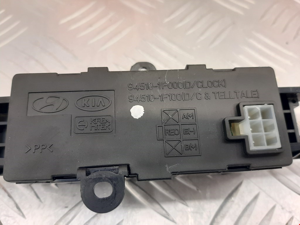 Часы KIA Sportage II 2004-2010