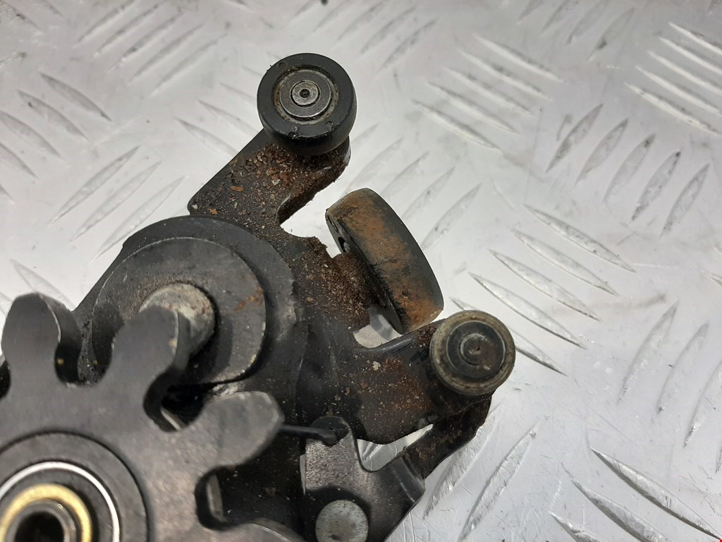 Ролик двери сдвижной (левый/правый средний верхний/нижний) CHRYSLER Voyager IV RG 2001-2007