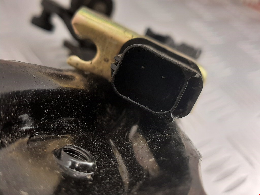 Ролик двери сдвижной (левый/правый средний верхний/нижний) CHRYSLER Voyager IV RG 2001-2007