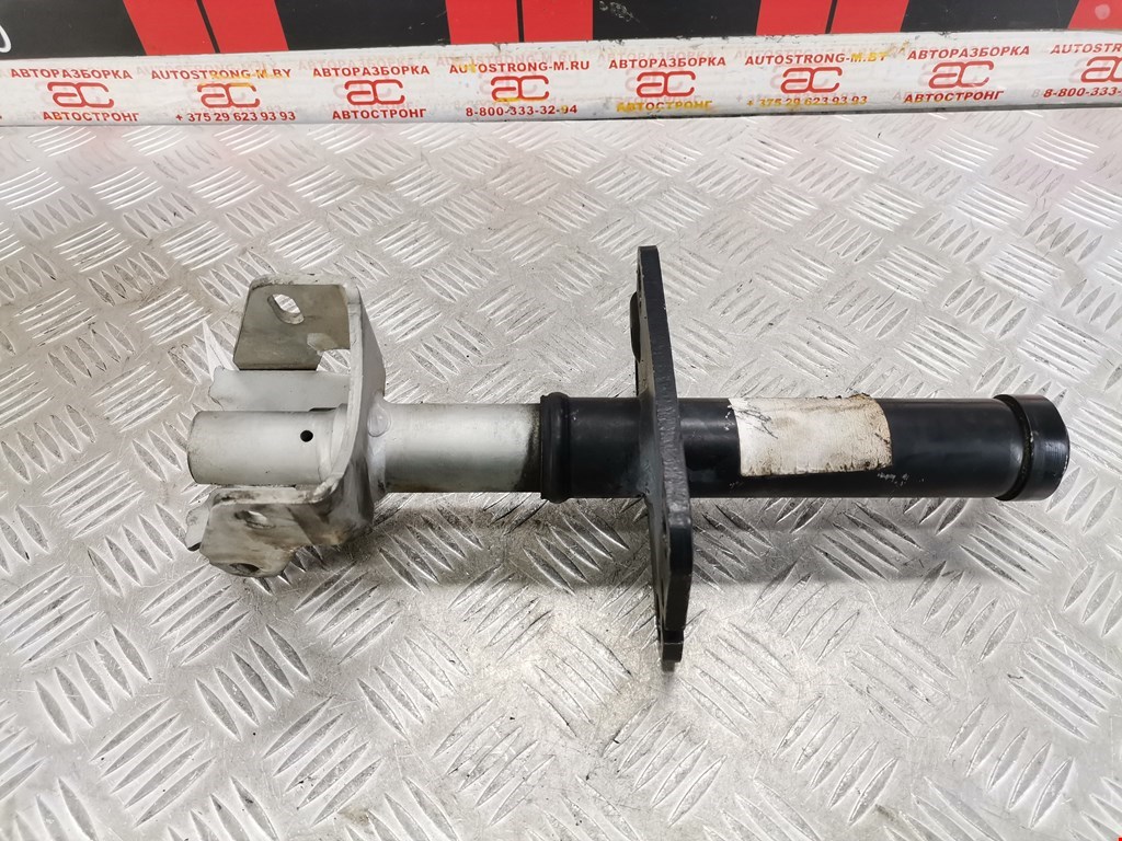 Отбойник бампера передний правый Audi A6 C6 (2004-2011)