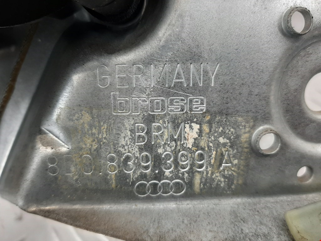 Стеклоподъемник задний левый AUDI A4 B5 1995-2001