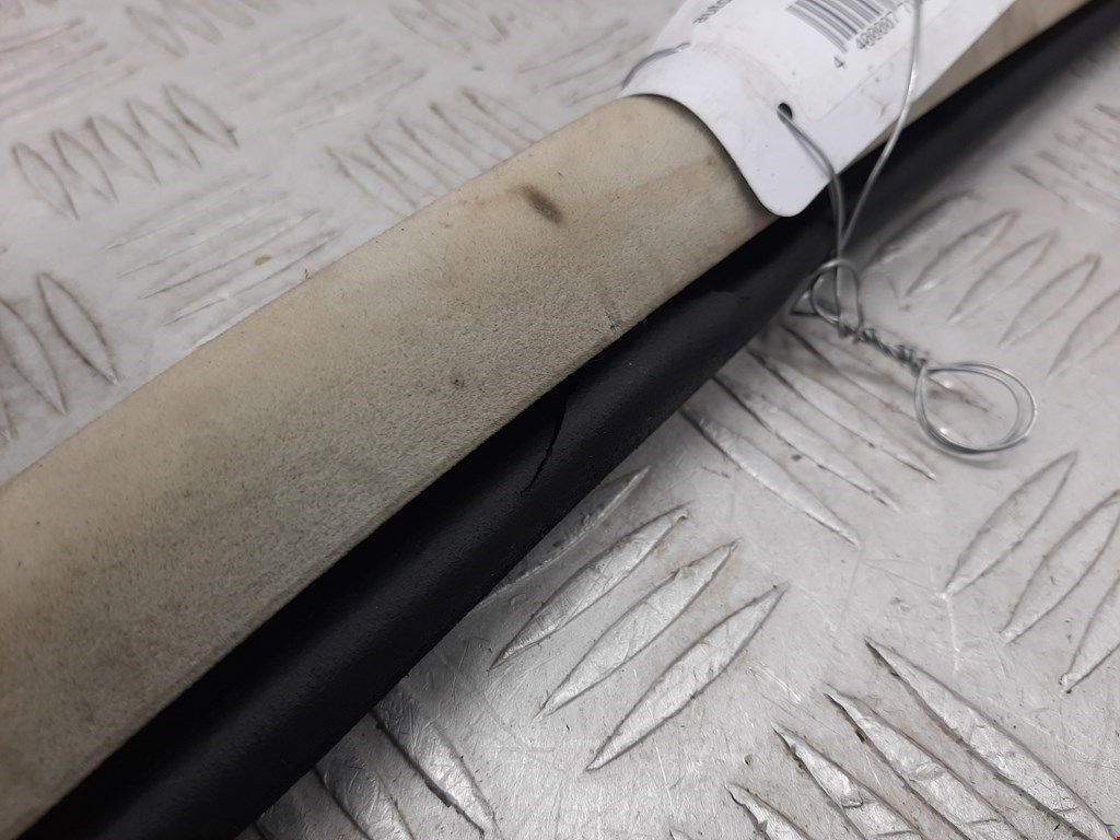 Уплотнитель двери DODGE Charger LX 2005-2010