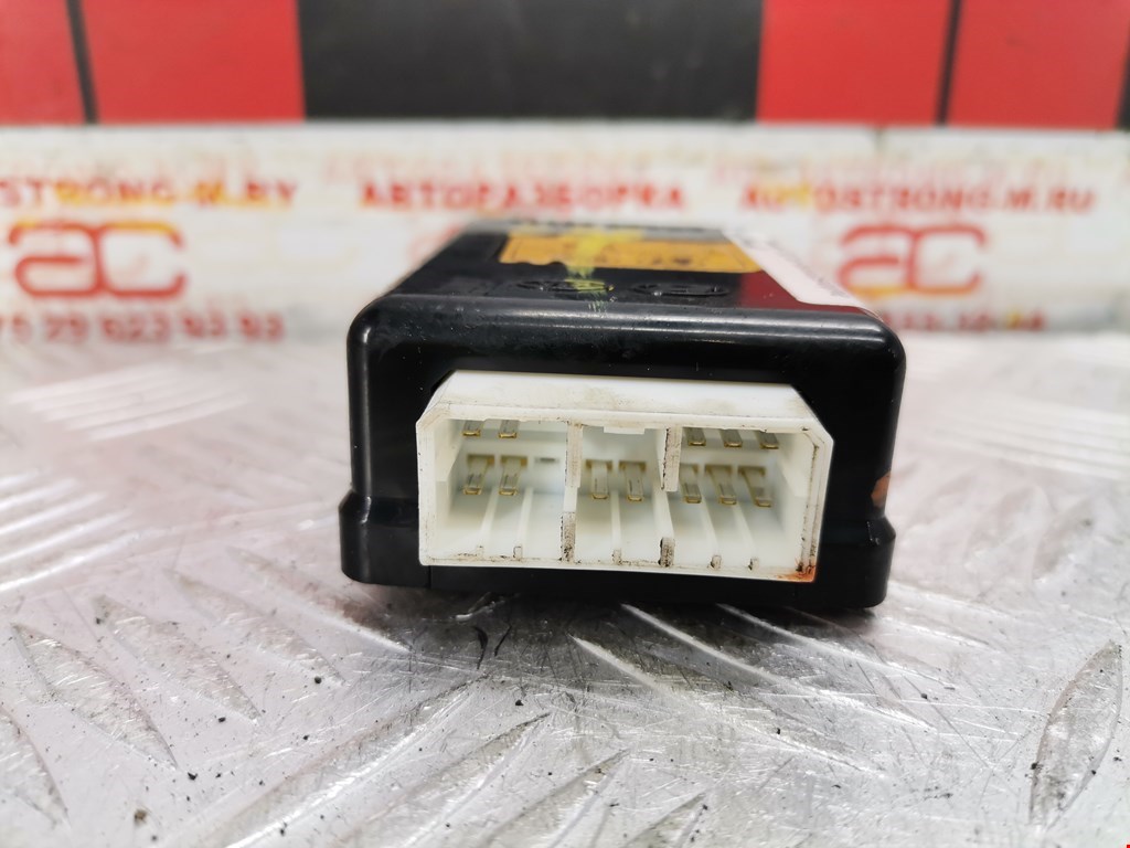 Блок управления центральным замком HYUNDAI Santa Fe CM 2005-2012