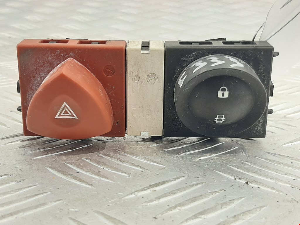 Кнопка аварийной сигнализации (аварийки) RENAULT Megane II 2002-2009