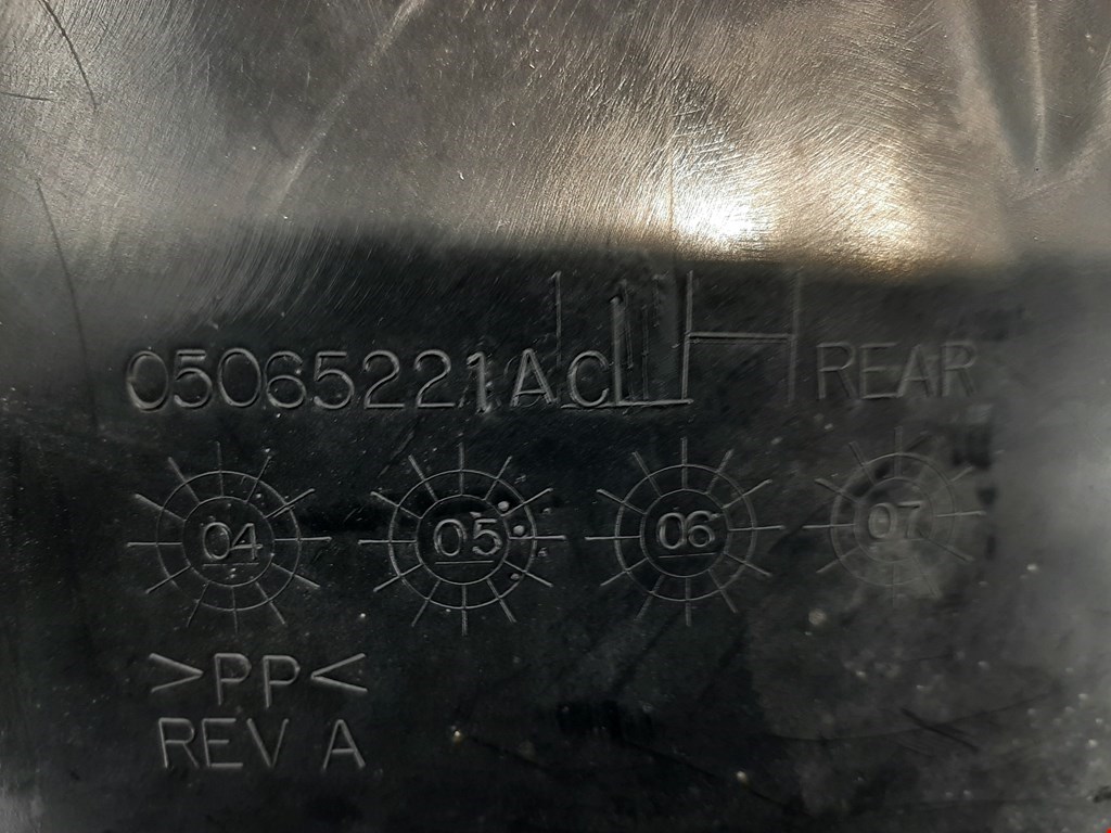 Локер (подкрылок) задний левый CHRYSLER Pacifica 2003-2008