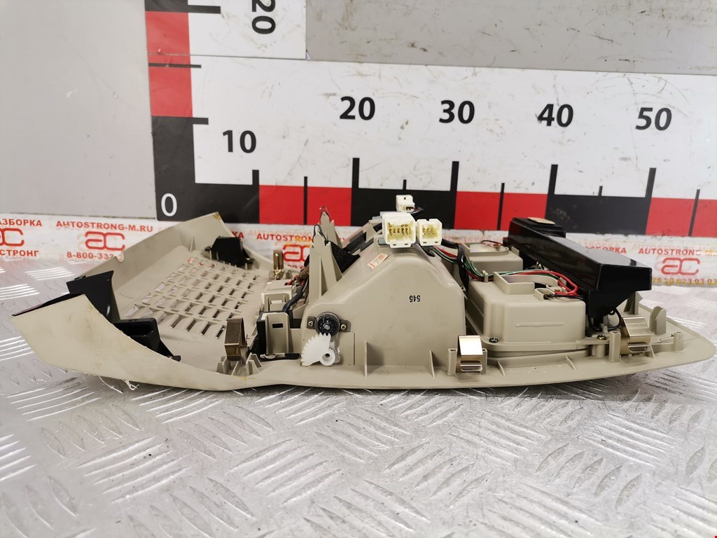 Плафон салонный (салона фонарь) INFINITI M 2005-2010