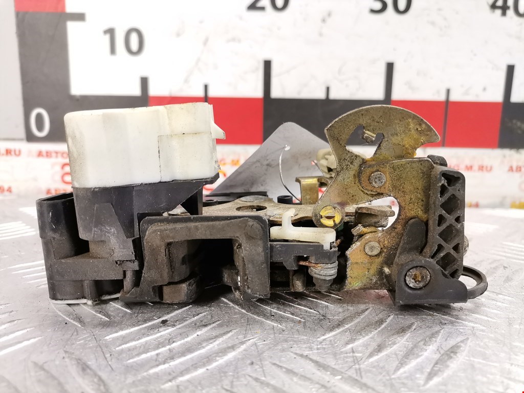 Замок двери задней левой Chevrolet TrailBlazer 1 (2001-2009)