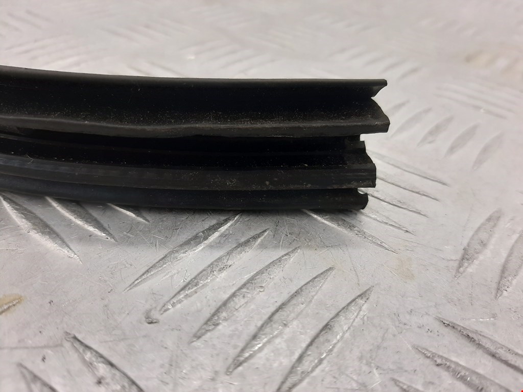 Уплотнитель двери NISSAN Murano Z50 2002-2008