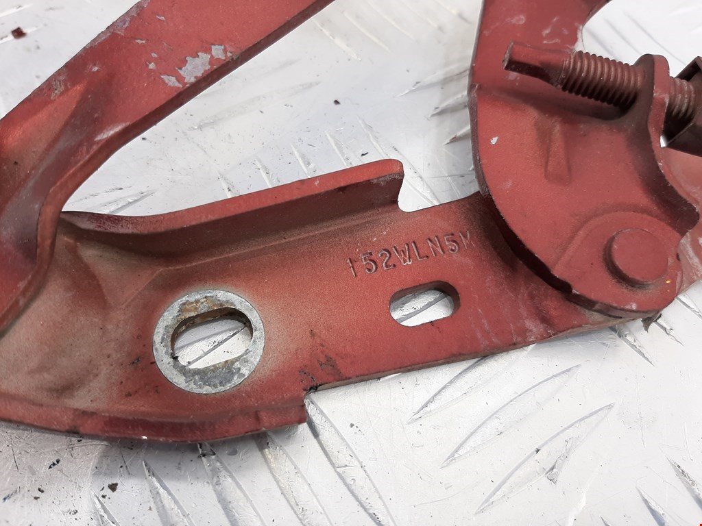 Петля капота левая/правая DODGE Magnum 2003-2008