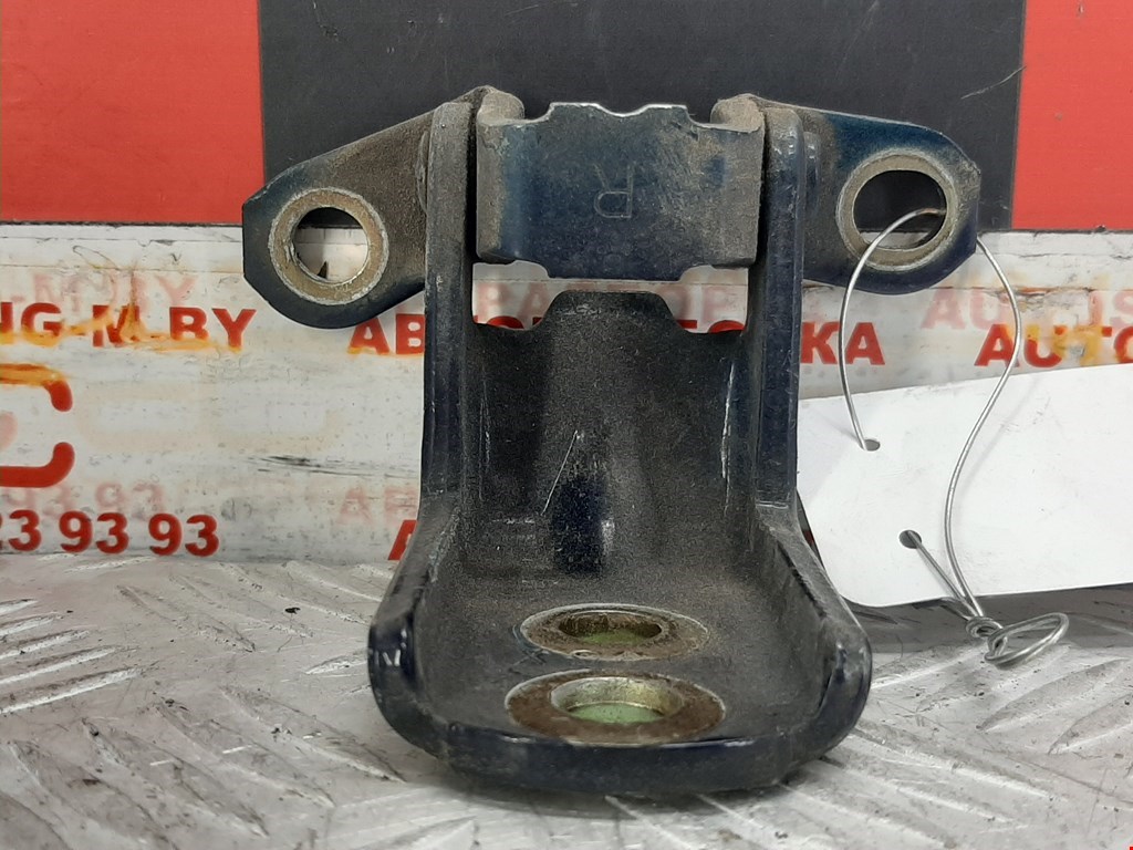 Петля двери задней правой Nissan Pathfinder (R51) (2004-2014)