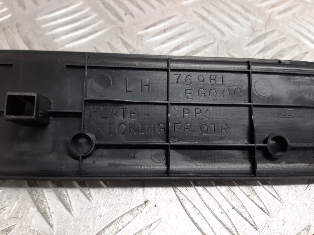 Накладка порога (внутренняя) INFINITI M 2005-2010