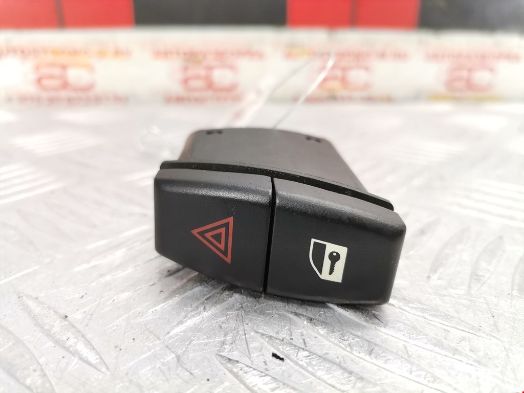 Кнопка аварийной сигнализации BMW 5-Series (E60/E61) (2003-2010)