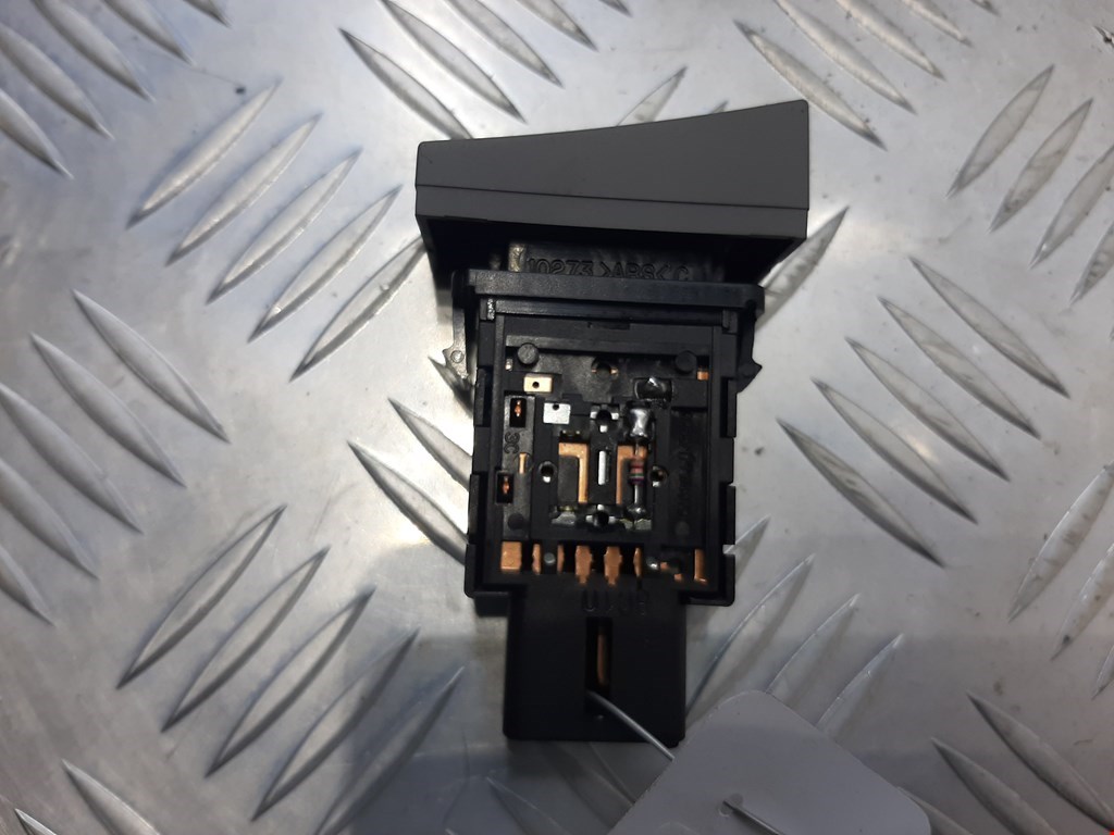 Кнопка антипробуксовочной системы Hyundai Santa Fe 2 (CM) (2005-2012)