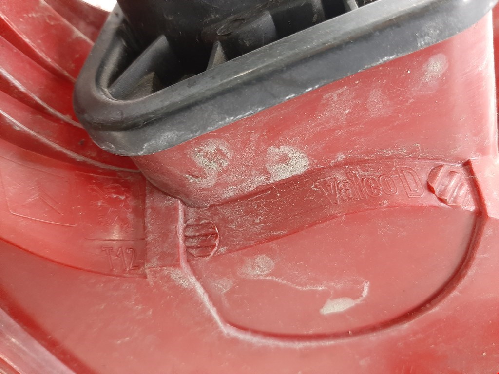 Фонарь задний правый PEUGEOT 206 1998-2012