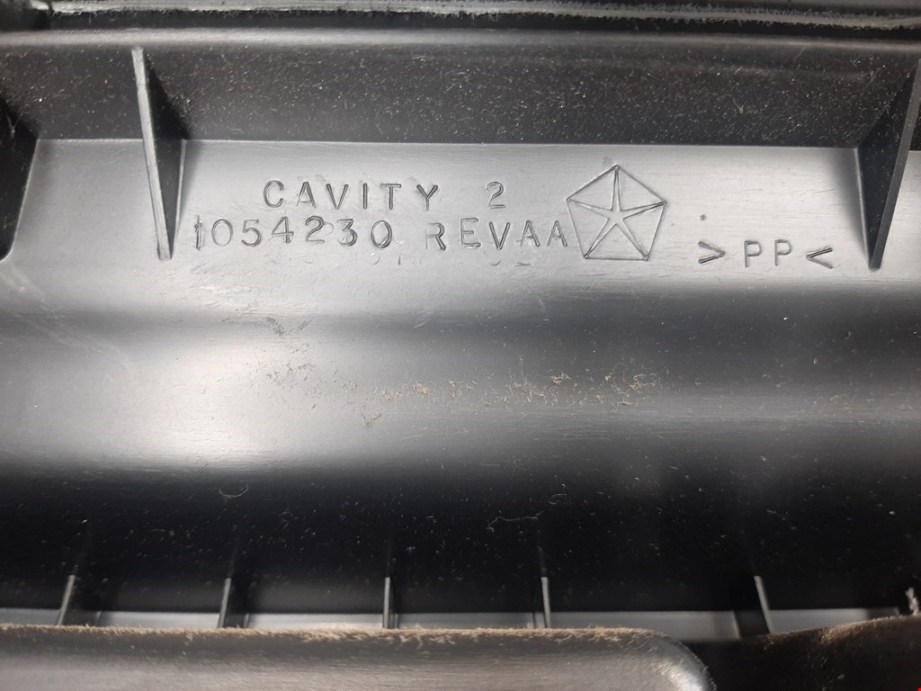 Бардачок DODGE Magnum 2003-2008