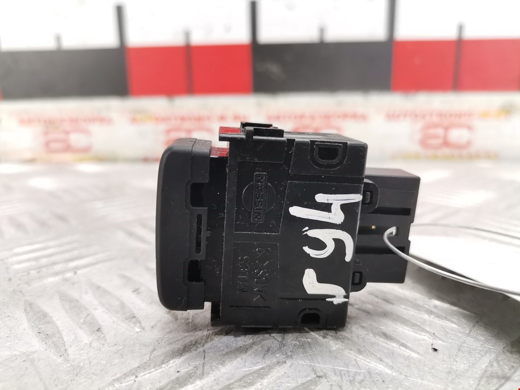 Кнопка антипробуксовочной системы INFINITI M 2005-2010