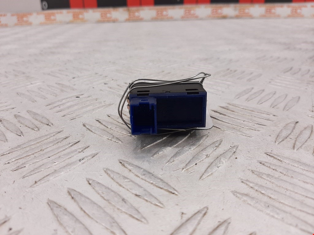 Кнопка антипробуксовочной системы BMW 5er 5 серия E39 1995-2004