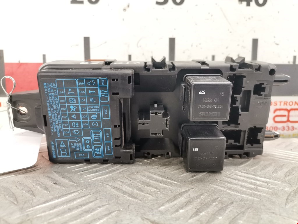 Блок реле Mitsubishi Space_Star 1 (1998-2005)