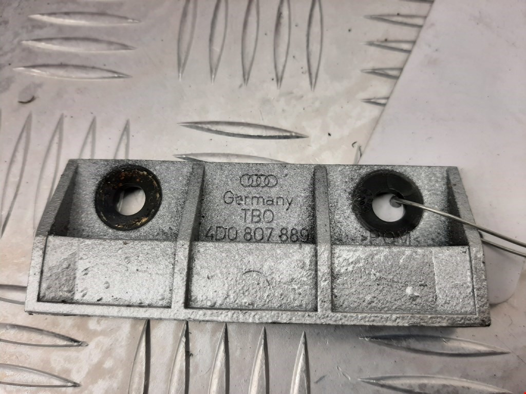 Кронштейн заднего бампера левый правый AUDI A8 D2 1994-2002