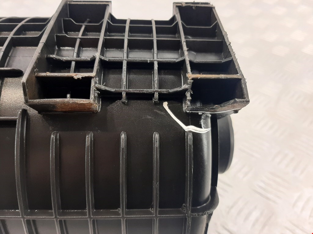 Корпус воздушного фильтра RENAULT Laguna 1993-2000