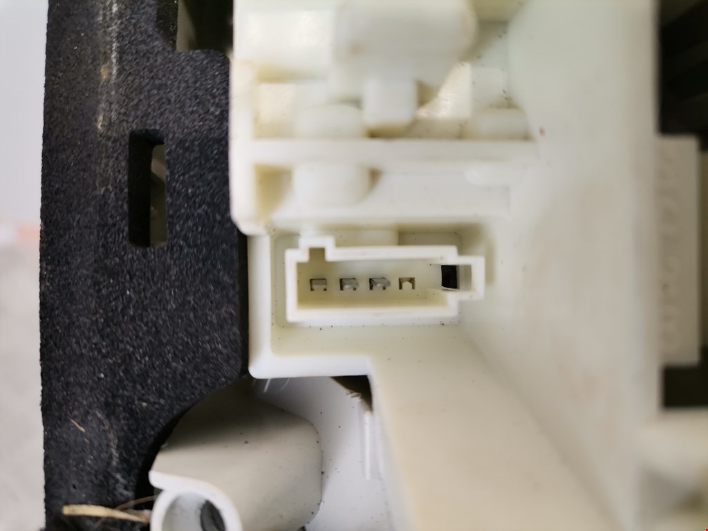 Фонарь задний внутренний левый OPEL Astra J 2009-2017