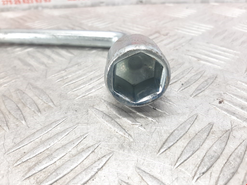 Ключ балонный KIA Magentis 2006-2010