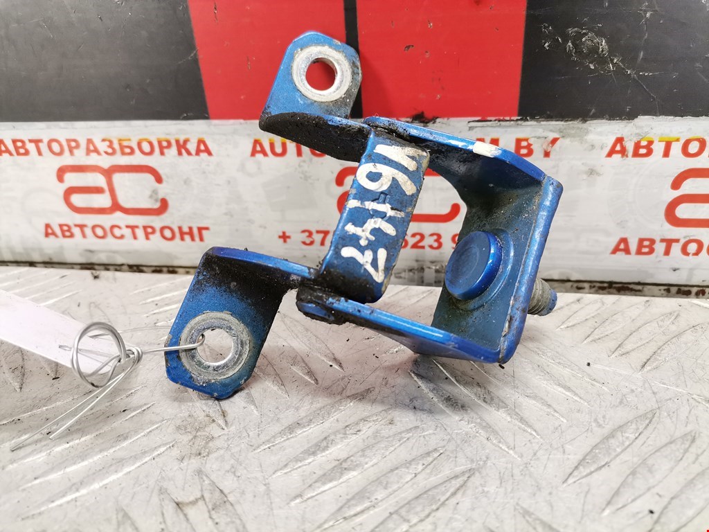Петля крышки (двери) багажника Nissan Note (E11) (2005-2013)