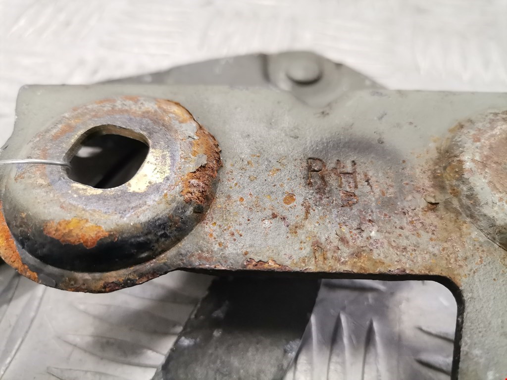 Петля капота левая/правая LAND ROVER Range Rover 2002-2012