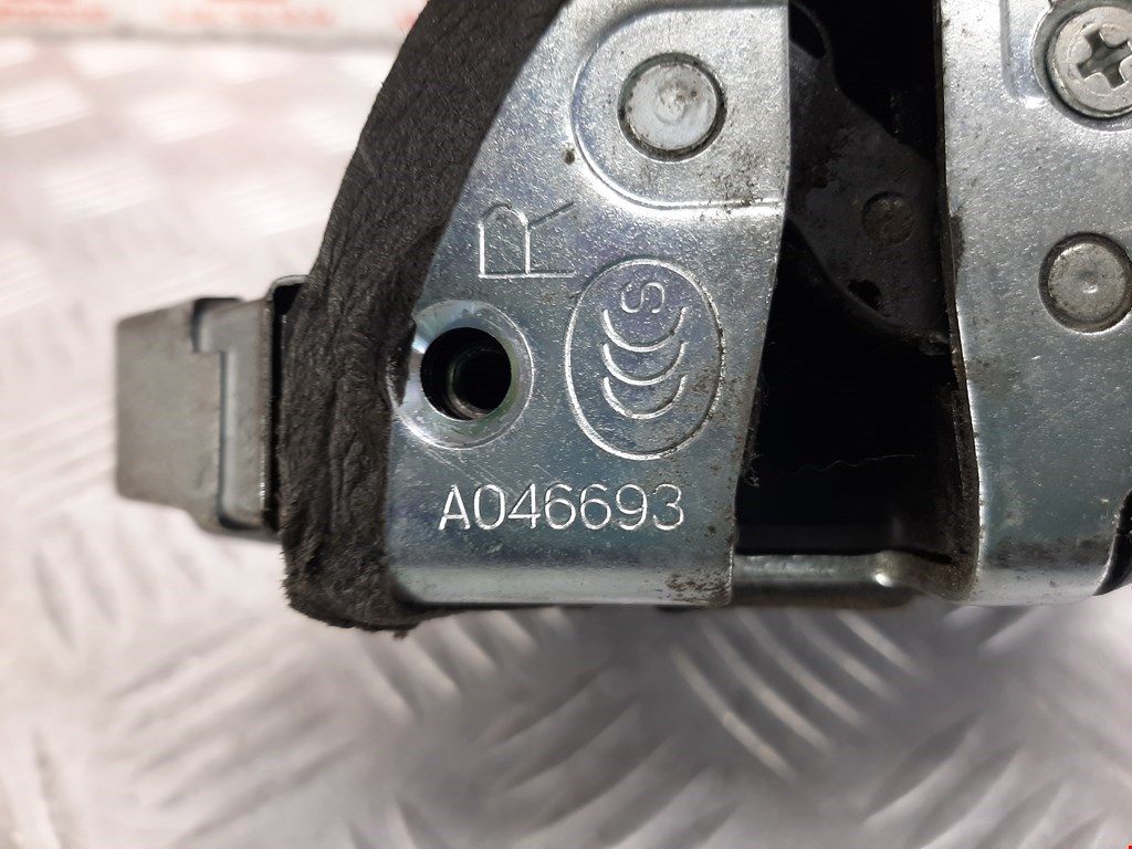 Замок двери задней правой TOYOTA Auris E150 2006-2012