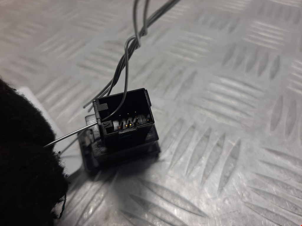 Кнопка антипробуксовочной системы AUDI A8 D2 1994-2002