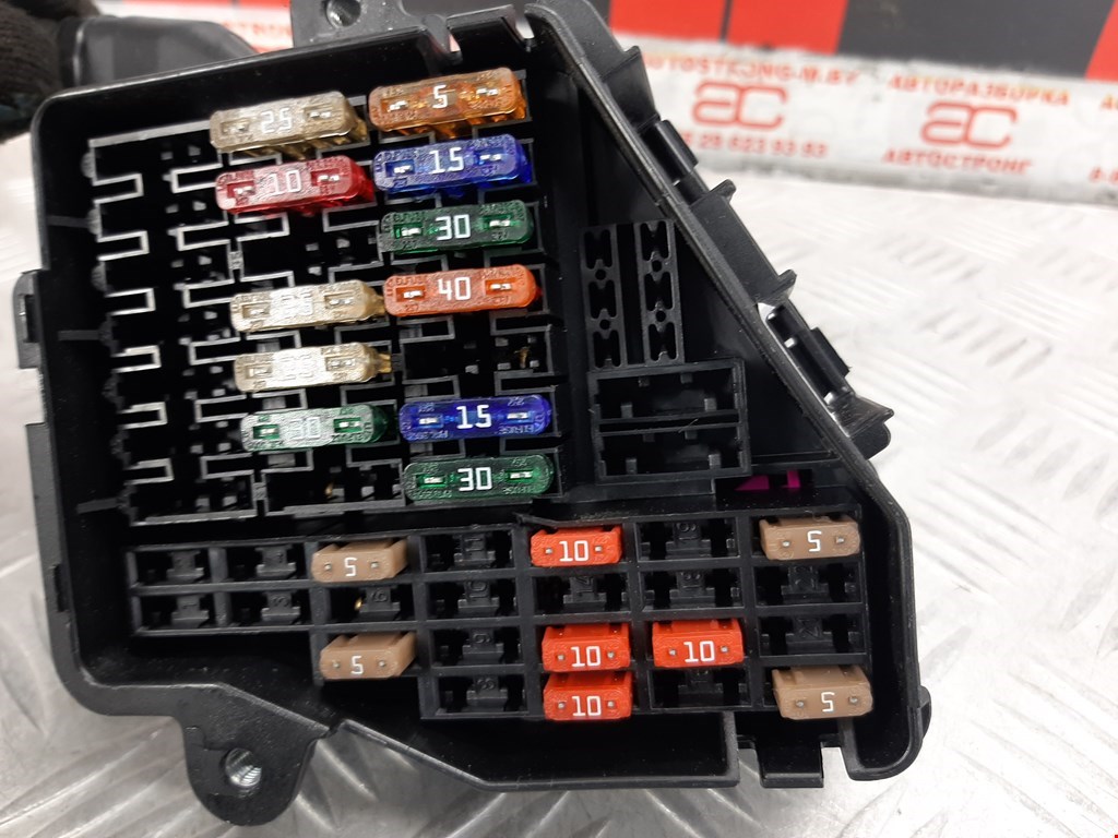 Датчик уровня в бачок омывателя AUDI A6 C6 2004-2010